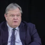 Ο Βενιζέλος δεν αρνείται να παίξει το τρίτο πρόσωπο που προτείνει ο Ανδρουλάκης για πρωθυπουργό