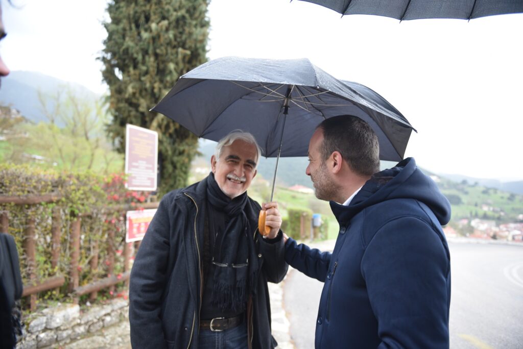 Ο Θεμιστοκλής- Ανδρέας Μπάκας στον τόπο θυσίας των Καλαβρύτων