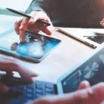 «Ομπρέλα» προστασίας σε 60.000 δανειολήπτες που πλήττονται από τη «βροχή» αυξήσεων στα επιτόκια
