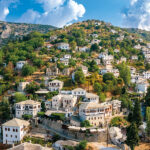 Μεσίτρια πουλούσε σπίτια πολιτών στο Πήλιο – Πώς την ανακάλυψε ομογενής στη Μασαχουσέτη