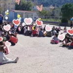 Εκδήλωση του Δημοτικού Σχολείου Σαραβαλίου για το σιδηροδρομικό δυστύχημα στα Τέμπη