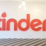 Το φαινόμενο «Tinder»: Πώς η εφαρμογή γνωριμιών μέσω διαδικτύου έγινε μια αυτοκρατορία αξίας 42 δισεκατομμυρίων δολαρίων