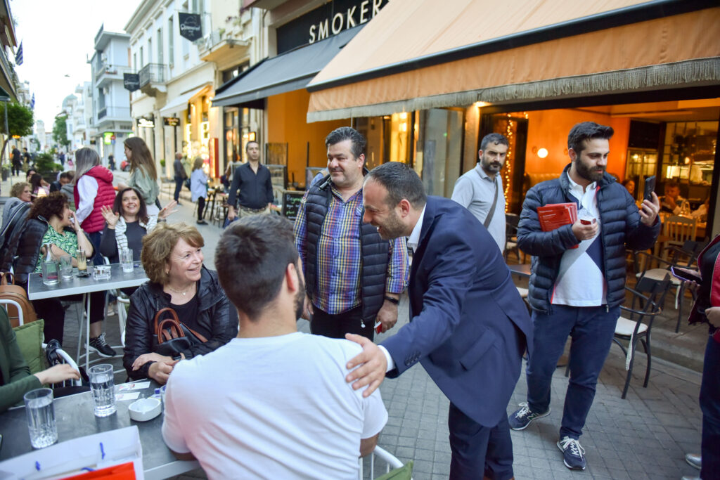 ΘΕΜΗΣ ΜΠΑΚΑΣ: Αποδέκτης εγκαρδιότητας και θερμών χαιρετισμών έγινε ο υποψήφιος βουλευτής Αχαϊας του ΣΥΡΙΖΑ-ΠΣ στο κέντρο της Πάτρας   