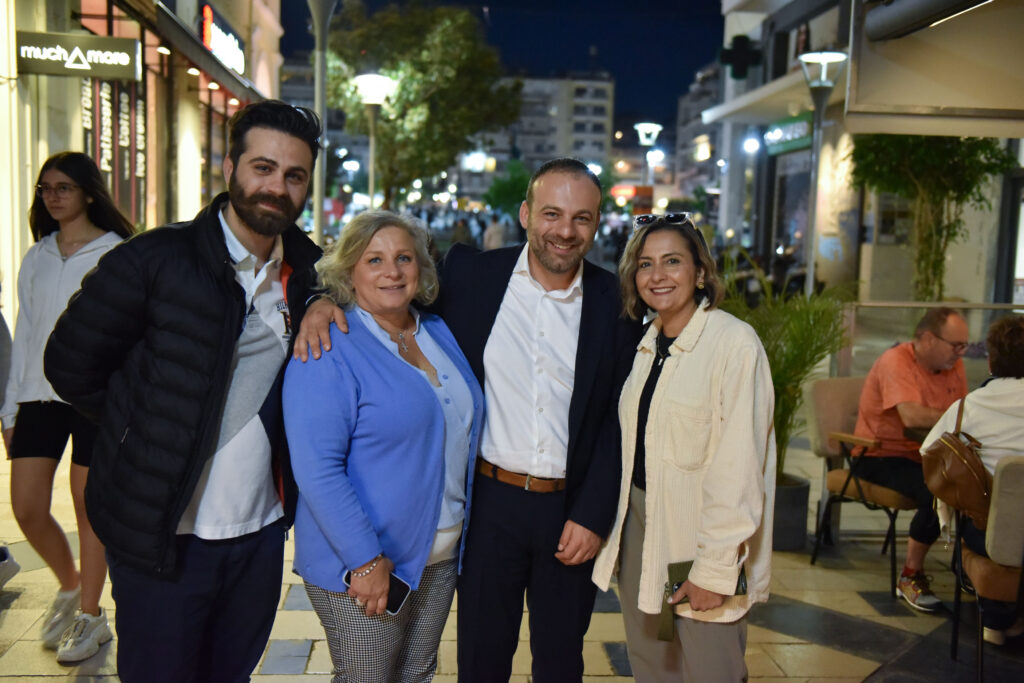 ΘΕΜΗΣ ΜΠΑΚΑΣ: Αποδέκτης εγκαρδιότητας και θερμών χαιρετισμών έγινε ο υποψήφιος βουλευτής Αχαϊας του ΣΥΡΙΖΑ-ΠΣ στο κέντρο της Πάτρας   