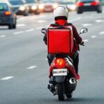 Γυναίκα δεν πήρε την παραγγελία της γιατί ο διανομέας δεν ήταν Έλληνας – Θύελλα αντιδράσεων στα social media (Βίντεο)