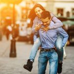 Πρόσωπο ή σώμα: Τι κοιτάμε όταν επιλέγουμε σύντροφο