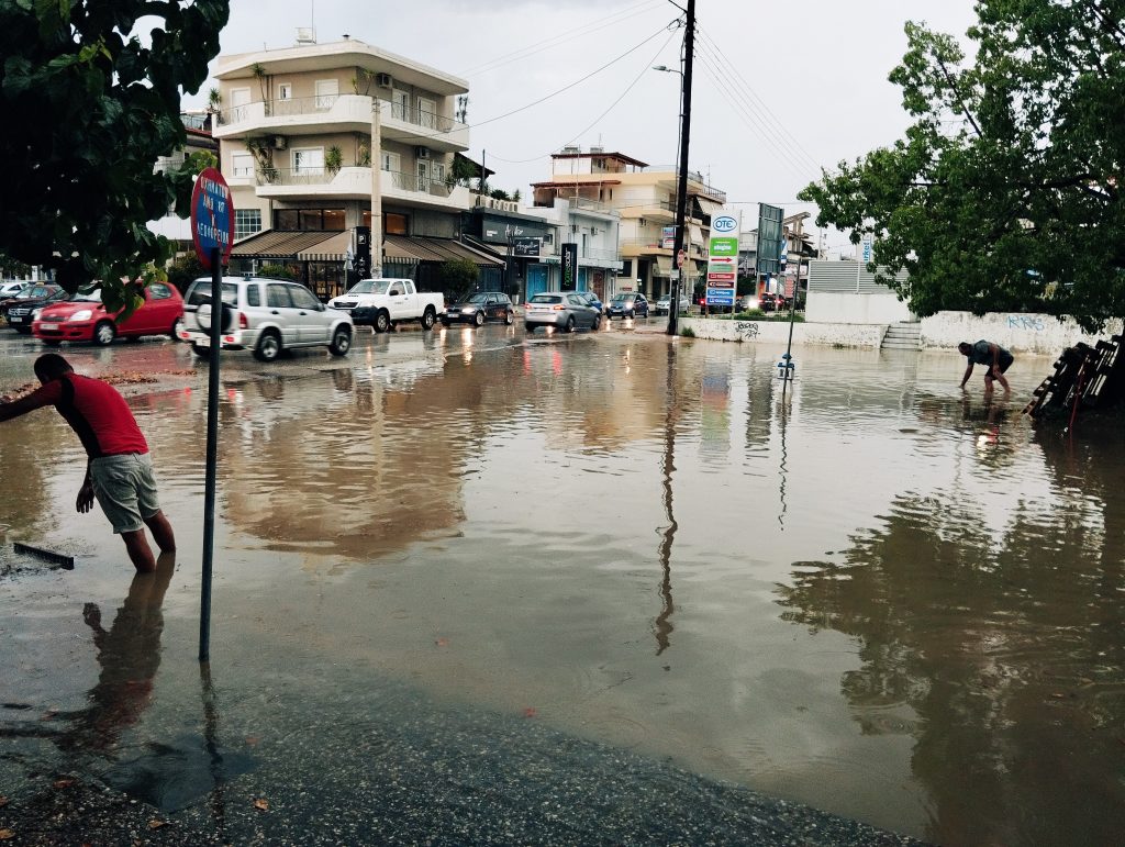 ΠΑΤΡΑ: Ιδού οι πλημμύρες στις γειτονιές από το μπουρίνι της Κυριακής - ΦΩΤΟ