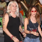 Έλενα Φερεντίνου: Δείχνει για πρώτη φορά το πρόσωπο του γιου της με τον Νίκο Καρβέλα