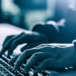 Χάκαρε το λογαριασμό του φίλου της στο Facebook και ζήτησε γυμνές της φωτογραφίες