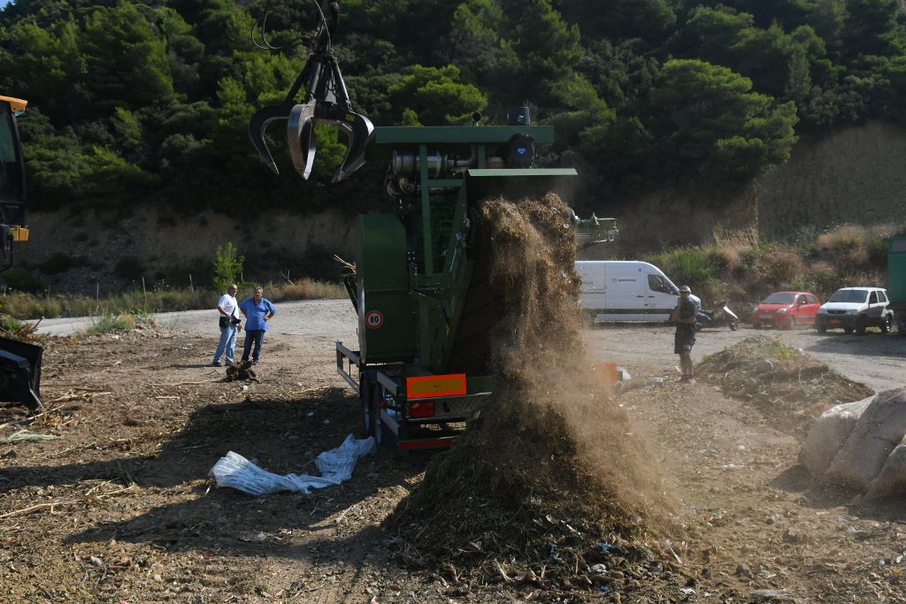 ΔΕΙΤΥΕ ΦΩΤΟ: κλαδοθρυμματιστή απέκτησε ο Δήμος Πατρέων