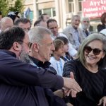 Ο Βαρουφάκης ζητά τη διαγραφή της Σοφίας Σακοράφα για την χειραψία με τον Βαγγέλη Μαρινάκη