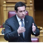 Μηταράκης: Δεν καταργείται η Πανεπιστημιακή Αστυνομία – Κόντρα με τον Χρηστίδη στη Βουλή