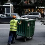 Πέταξε μαζί με τα σκουπίδια του και μια σακούλα με χρυσαφικά