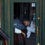 Κληρονομιά για όλους: Το ισπανικό σχέδιο που θα δίνει 20.000 ευρώ σε κάθε 18άρη