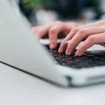 Τηλεργασία: Ποιοι εργαζόμενοι είναι «πρωταθλητές» στην Ευρώπη – Η θέση της Ελλάδας