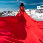 Από… χρυσάφι το ιπτάμενο φόρεμα της Σαντορίνης