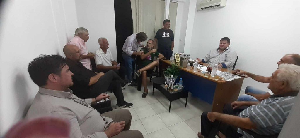 ΔΥΤΙΚΗ ΑΧΑΪΑ: Επίσκεψη Κατσανιώτη στο εκλογικό κέντρο Λιάκου - ΦΩΤΟ