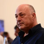 Αχιλλέας Μπέος: Νέα επίθεση στην Προϊσταμένη Μνημείων - «Κάθεται και τρώει 7 σοκολατάκια την ώρα, δεν χωράει από την πόρτα»