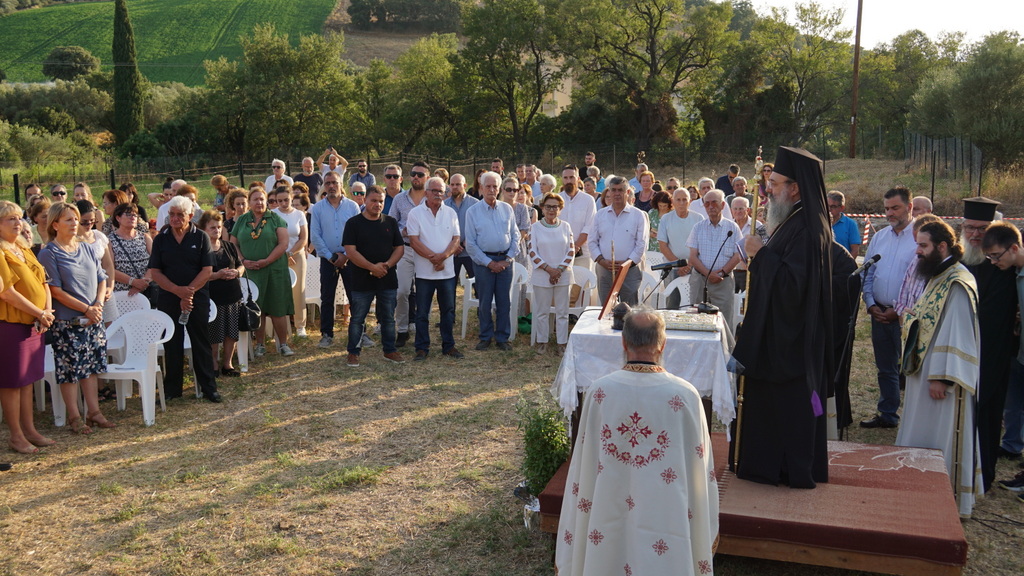 Η Άννα Μαστοράκου στη Μέντζενα - Παραβρέθηκε στην Ιερά παράκληση που πραγματοποιήθηκε - Φωτογραφίες