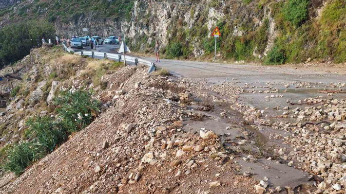 Φώτο: Κατολισθήσεις στην βόρεια Κεφαλονιά από τις βροχές