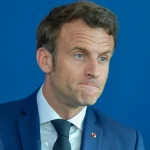 Γαλλία - Μακρόν: «Πρέπει να είμαστε ανυποχώρητοι» στην απαγόρευση της αμπάγιας στο σχολείο