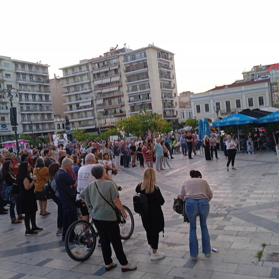 ΠΑΤΡΑ: Ελάχιστοι... στην διαμαρτυρία για τις νέες ταυτότητες - ΦΩΤΟ