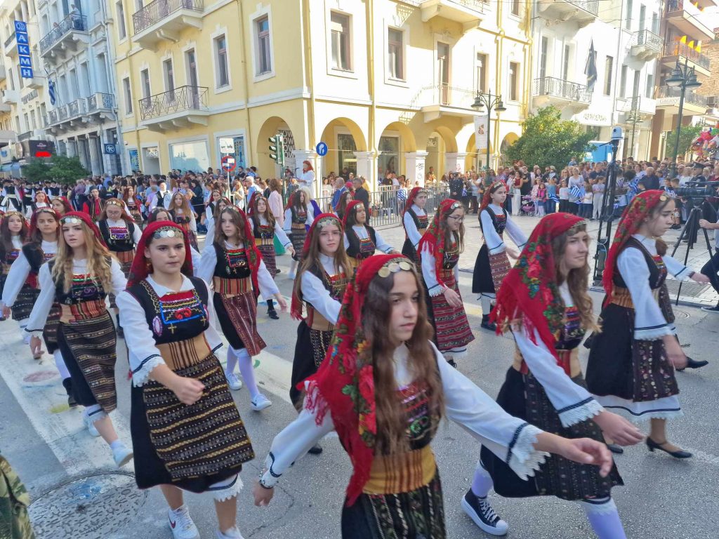 Η Πάτρα γιορτάζει το έπος του '40 - ΔΕΙΤΕ ΔΕΚΑΔΕΣ ΦΩΤΟ ΑΠΟ ΤΗΝ ΠΑΡΕΛΑΣΗ