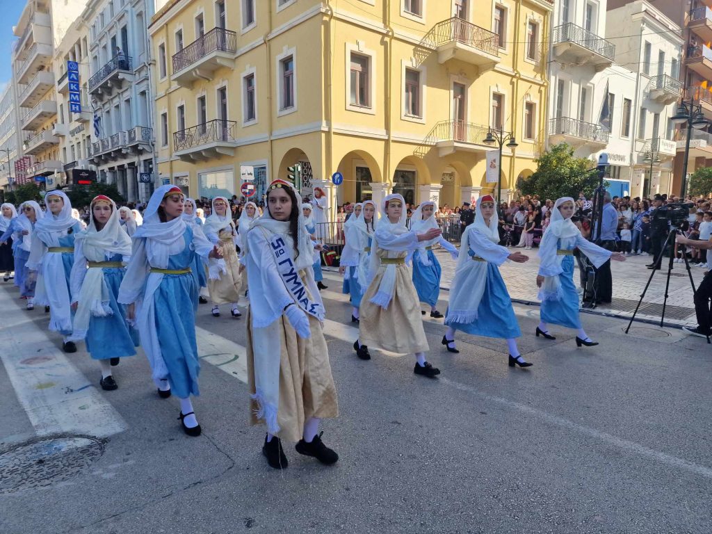 Η Πάτρα γιορτάζει το έπος του '40 - ΔΕΙΤΕ ΔΕΚΑΔΕΣ ΦΩΤΟ ΑΠΟ ΤΗΝ ΠΑΡΕΛΑΣΗ