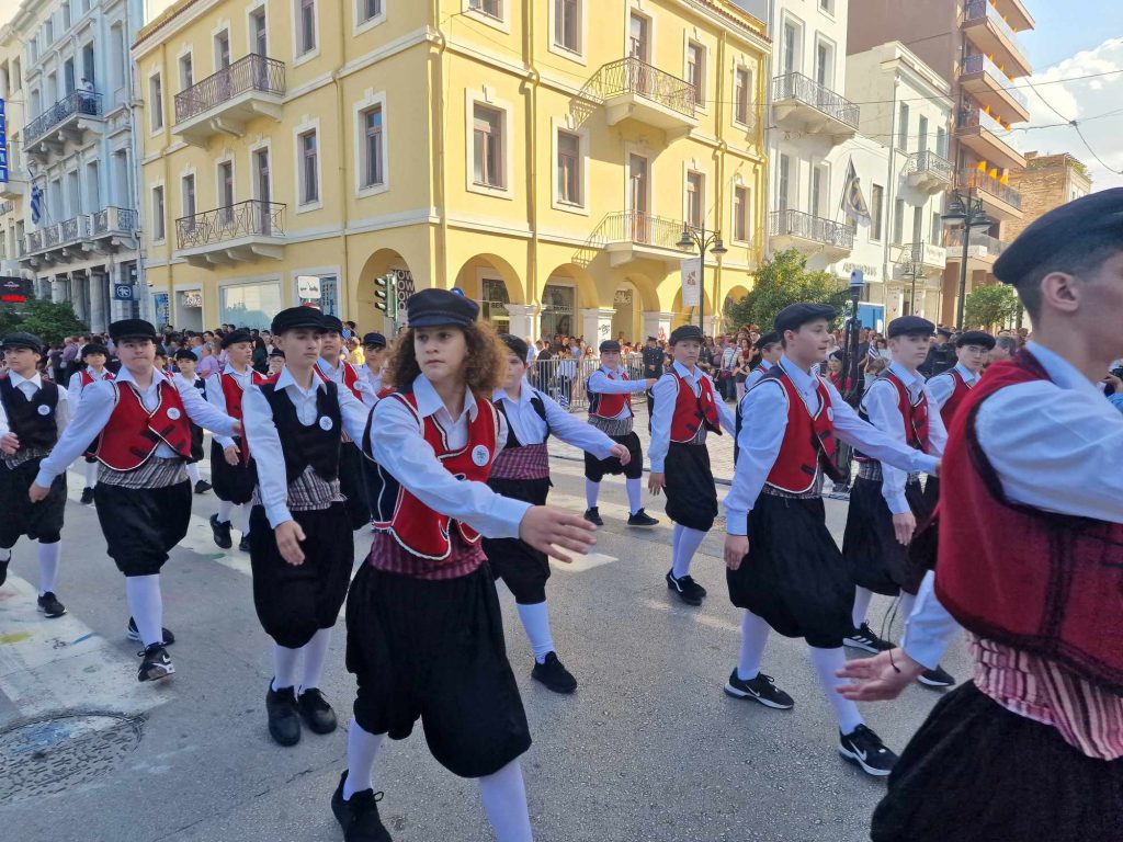 Η Πάτρα γιορτάζει το έπος του '40 - ΔΕΙΤΕ ΔΕΚΑΔΕΣ ΦΩΤΟ ΑΠΟ ΤΗΝ ΠΑΡΕΛΑΣΗ