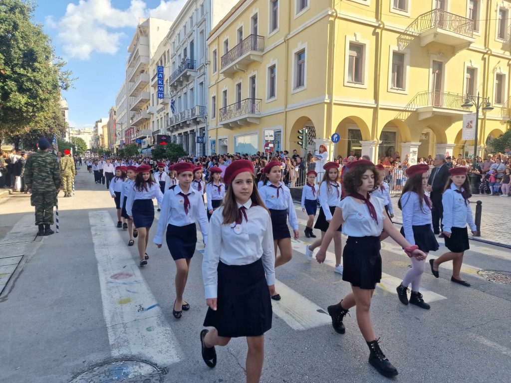 Η Πάτρα γιορτάζει το έπος του '40 - ΔΕΙΤΕ ΔΕΚΑΔΕΣ ΦΩΤΟ ΑΠΟ ΤΗΝ ΠΑΡΕΛΑΣΗ