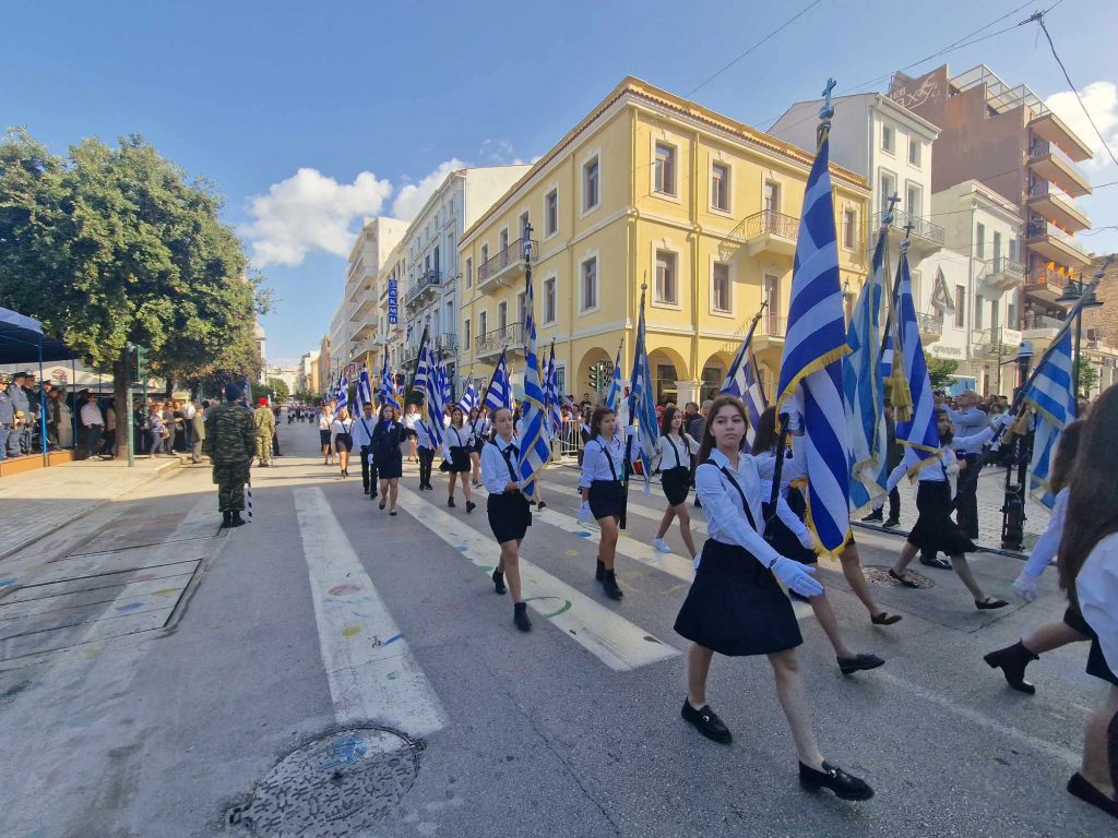 Η Πάτρα γιορτάζει το έπος του '40 - ΔΕΙΤΕ ΔΕΚΑΔΕΣ ΦΩΤΟ ΑΠΟ ΤΗΝ ΠΑΡΕΛΑΣΗ