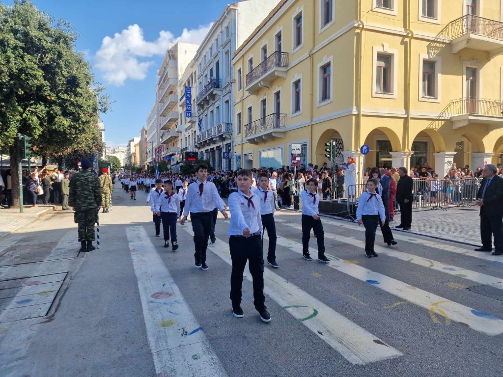 Η Πάτρα γιορτάζει το έπος του '40 - ΔΕΙΤΕ ΔΕΚΑΔΕΣ ΦΩΤΟ ΑΠΟ ΤΗΝ ΠΑΡΕΛΑΣΗ