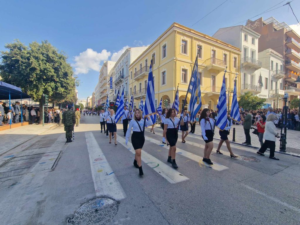 Η Πάτρα γιορτάζει το έπος του '40 - ΔΕΙΤΕ ΔΕΚΑΔΕΣ ΦΩΤΟ ΑΠΟ ΤΗΝ ΠΑΡΕΛΑΣΗ