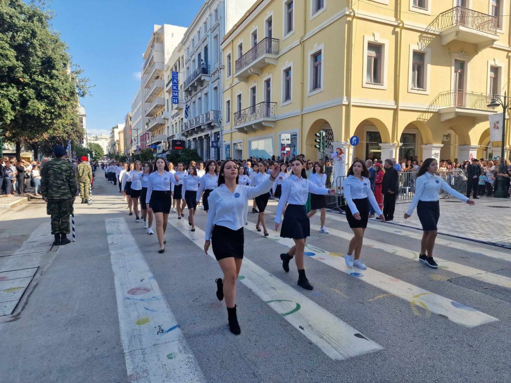 Η Πάτρα γιορτάζει το έπος του '40 - ΔΕΙΤΕ ΔΕΚΑΔΕΣ ΦΩΤΟ ΑΠΟ ΤΗΝ ΠΑΡΕΛΑΣΗ