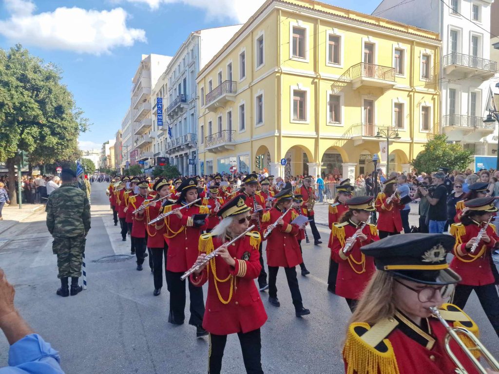 Η Πάτρα γιορτάζει το έπος του '40 - ΔΕΙΤΕ ΔΕΚΑΔΕΣ ΦΩΤΟ ΑΠΟ ΤΗΝ ΠΑΡΕΛΑΣΗ