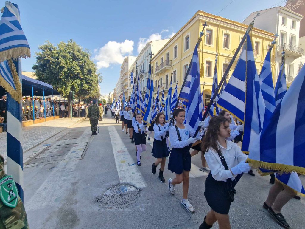 Η Πάτρα γιορτάζει το έπος του '40 - ΔΕΙΤΕ ΔΕΚΑΔΕΣ ΦΩΤΟ ΑΠΟ ΤΗΝ ΠΑΡΕΛΑΣΗ