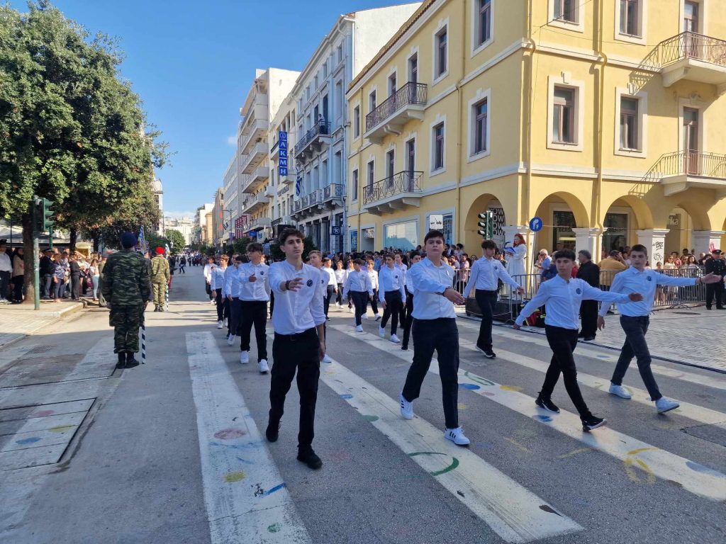 Η Πάτρα γιορτάζει το έπος του '40 - ΔΕΙΤΕ ΔΕΚΑΔΕΣ ΦΩΤΟ ΑΠΟ ΤΗΝ ΠΑΡΕΛΑΣΗ