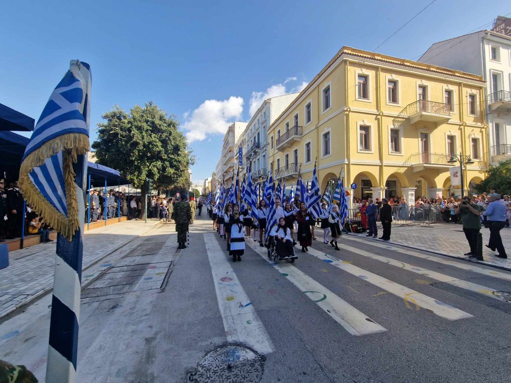 Η Πάτρα γιορτάζει το έπος του '40 - ΔΕΙΤΕ ΔΕΚΑΔΕΣ ΦΩΤΟ ΑΠΟ ΤΗΝ ΠΑΡΕΛΑΣΗ