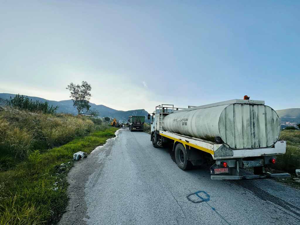 ΠΑΤΡΑ: 14 φορτηγά σκουπίδια έβγαλε ο Δήμος από τον καταυλισμό Ριγανοκάμπου - ΦΩΤΟ