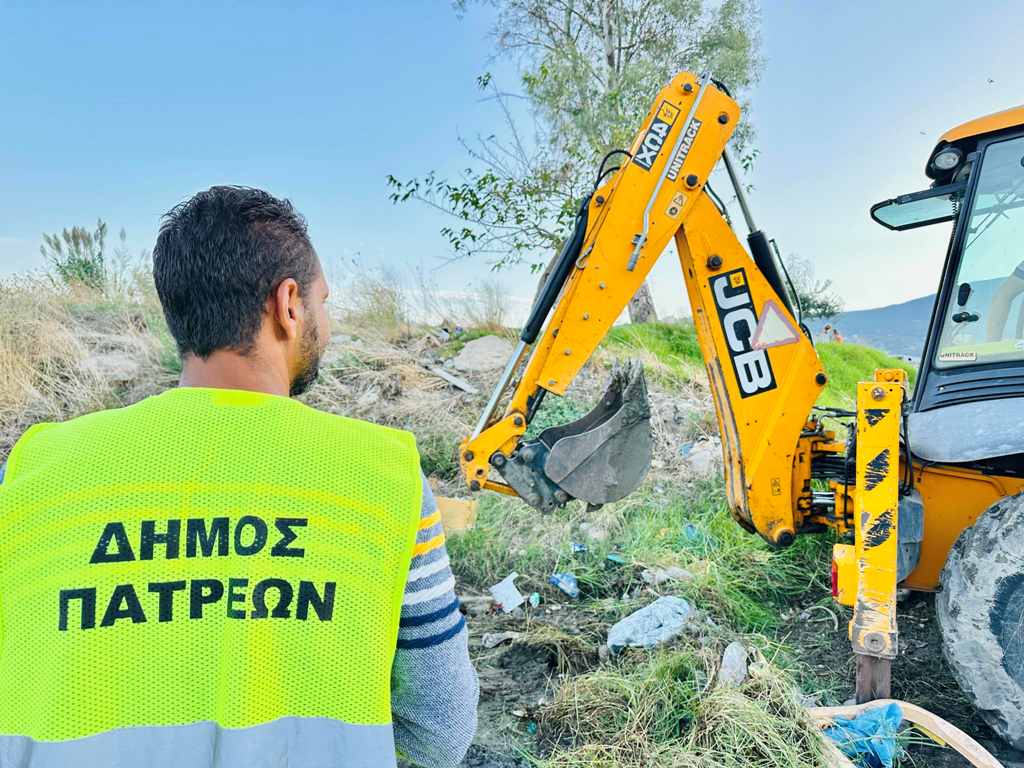 ΠΑΤΡΑ: 14 φορτηγά σκουπίδια έβγαλε ο Δήμος από τον καταυλισμό Ριγανοκάμπου - ΦΩΤΟ