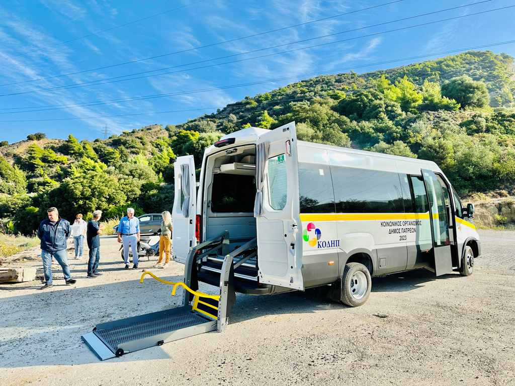 ΔΕΙΤΕ ΦΩΤΟ: Ο Δήμος Πατρέων παρέλαβε νέα mini bus