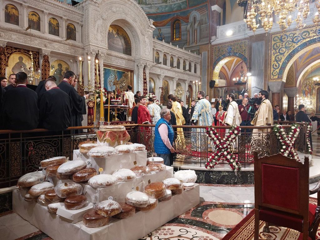 ΠΑΤΡΑ - ΦΩΤΟ: Γιορτάζει ο Πολιούχος! Χιλιάδες πιστοί στον Αγιο Ανδρέα