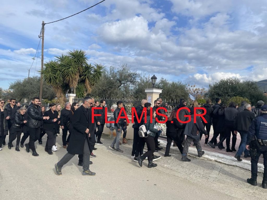 Πάτρα: Οδύνη στην κηδεία του 29χρονου αστυνομικού που σκοτώθηκε σε καταδίωξη στον Ασπρόπυργο - ΦΩΤΟ