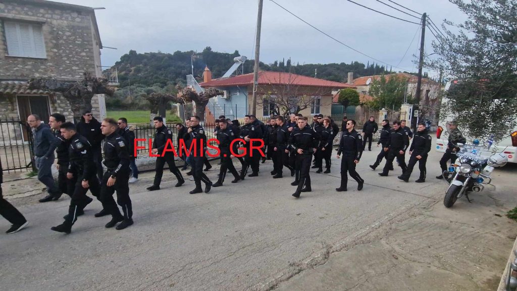 Πάτρα: Οδύνη στην κηδεία του 29χρονου αστυνομικού που σκοτώθηκε σε καταδίωξη στον Ασπρόπυργο - ΦΩΤΟ