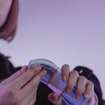 «Δεν μπορώ να ξεπεράσω την πρώην μου – Με απατούσε αλλά της δίνω ακόμη χρήματα»