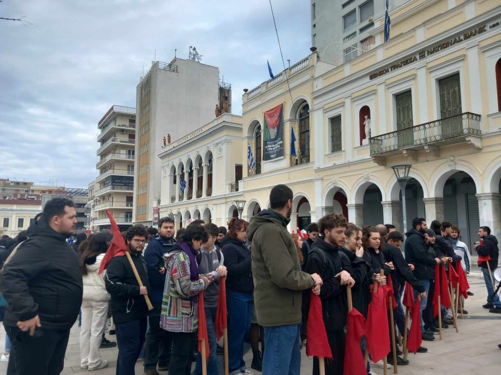 ΠΑΤΡΑ: Πανεκπαιδευτικό συλλαλητήριο στην πλατεία Γεωργίου κατά των μη κρατικών Πανεπιστημίων - ΦΩΤΟ