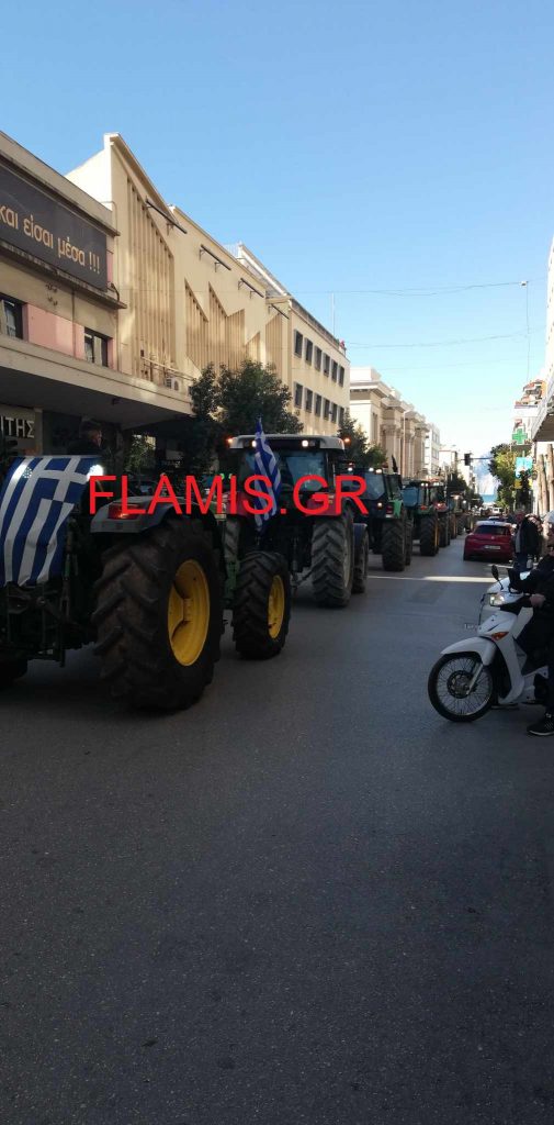 ΠΑΤΡΑ: Αγρότες με τρακτέρ κινούνται στο κέντρο της πόλης - ΦΩΤΟ και ΒΙΝΤΕΟ