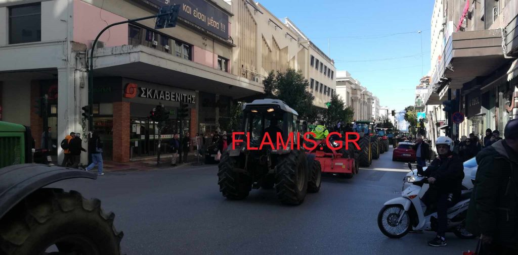 ΠΑΤΡΑ: Αγρότες με τρακτέρ κινούνται στο κέντρο της πόλης - ΦΩΤΟ και ΒΙΝΤΕΟ