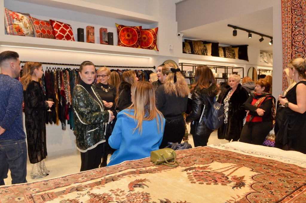ΠΑΤΡΑ: Δείτε ποιους είδαμε στην fashionable βραδιά της Δέσποινας Μοιραράκη και της Νάνσυς Πλέσσα ΠΑΤΡΑ: Δείτε ποιους είδαμε στην fashionable βραδιά της Δέσποινας Μοιραράκη και της Νάνσυς Πλέσσα