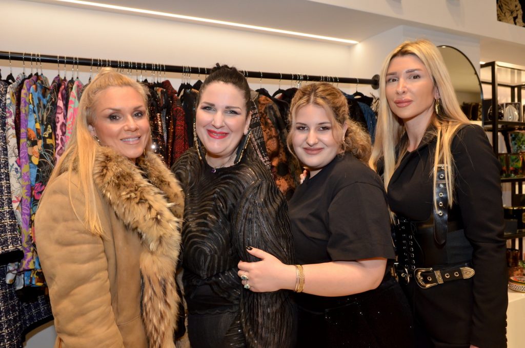 ΠΑΤΡΑ: Δείτε ποιους είδαμε στην fashionable βραδιά της Δέσποινας Μοιραράκη και της Νάνσυς Πλέσσα ΠΑΤΡΑ: Δείτε ποιους είδαμε στην fashionable βραδιά της Δέσποινας Μοιραράκη και της Νάνσυς Πλέσσα